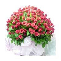 Online Rakhi Flowers Delivery of Pink Roses Bouquet 100 flowers to Bangalore