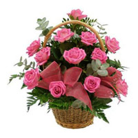 Deliver 12 Pink Roses Basket of Beautiful Roses in Bangalore. New Year Flowers in Bangalore