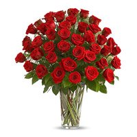 Gift Pack of Red Roses in Vase 75 Flowers in Bangalore on Rakhi